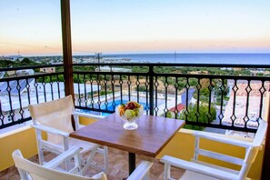 Maisonnette, uitzicht op zee (Suite for 3) | Balkon