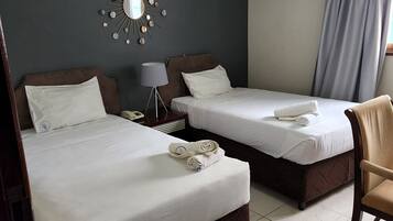 Twin Room | Minibar, desk, free WiFi, bed sheets