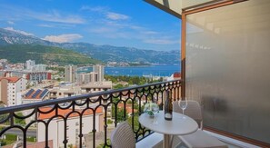 Deluxe Apartment, 2 Bedrooms, Balcony, Sea View | Balcony