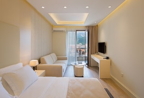 Studio, Balcony, Sea View | In-room safe, desk, soundproofing, free cribs/infant beds - Aparthotel Villa Aria (Budva)