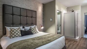 Basic Apartment, 2 Bedrooms, Courtyard View | Premium bedding, in-room safe, desk, blackout curtains