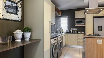 Superior Apartment, 2 Bedrooms | Private kitchen | Fridge, microwave, oven, stovetop