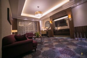 Executive Suite | Living room