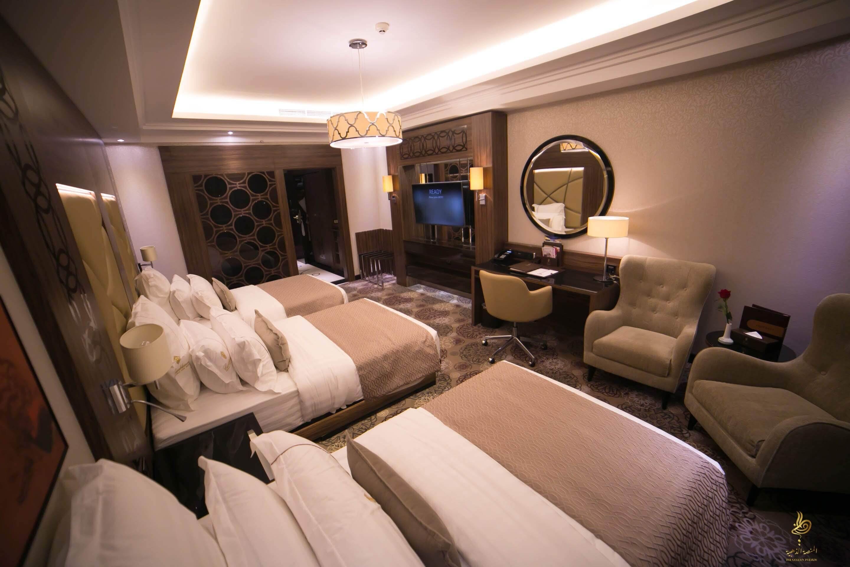 deluxe triple room | minibar, in-room safe, desk, soundproofing