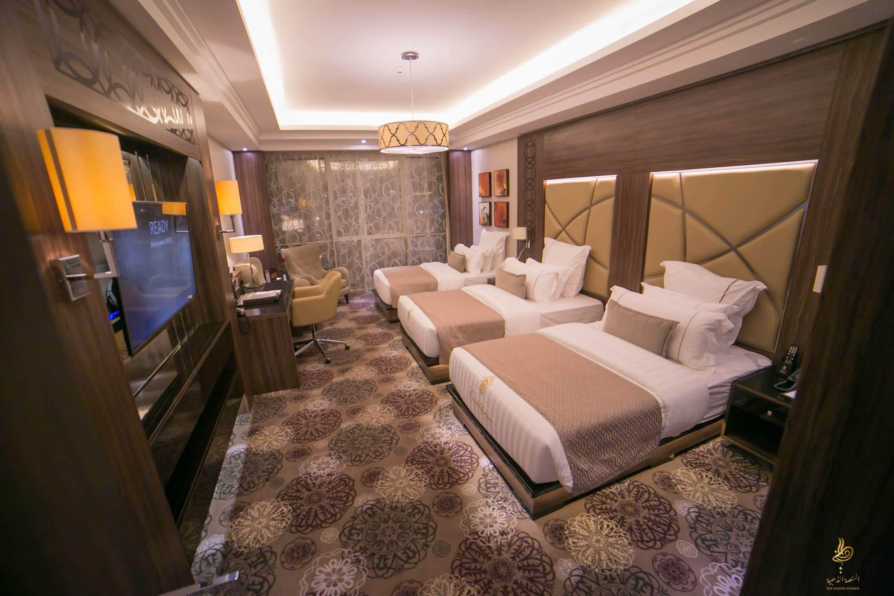 deluxe triple room | minibar, in-room safe, desk, soundproofing