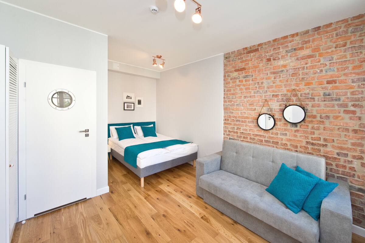 Premium bedding, in-room safe, desk, blackout curtains