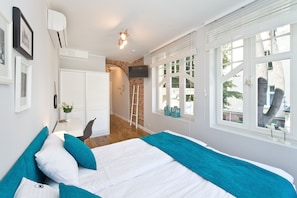 Premium bedding, in-room safe, desk, blackout curtains