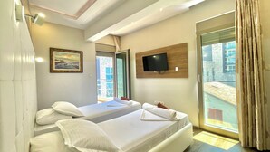 Signature Twin Room, Balcony | Minibar, in-room safe, desk, soundproofing - Butua Residence (Budva)