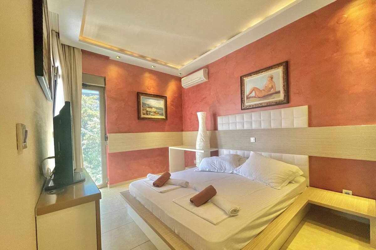 Luxury Apartment, 2 Bedrooms | Minibar, in-room safe, desk, soundproofing