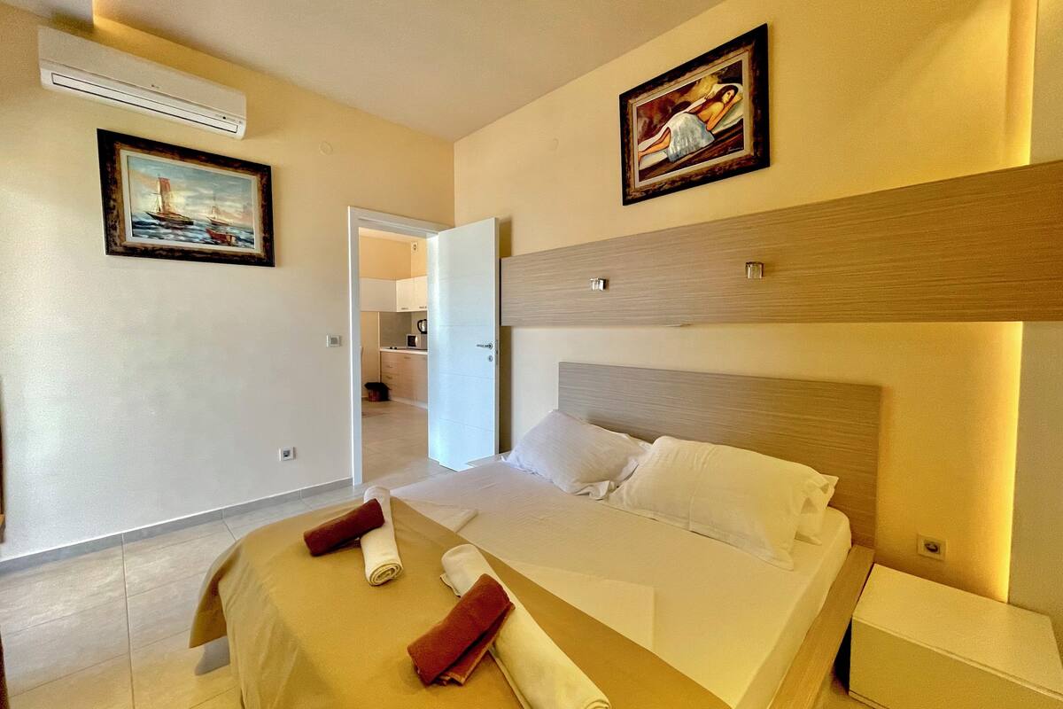 Superior Apartment | Minibar, in-room safe, desk, soundproofing