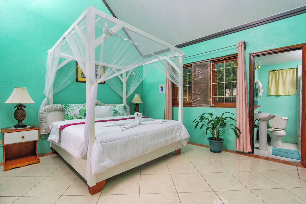 Sea View Room #3 | Desk, laptop workspace, blackout curtains, soundproofing