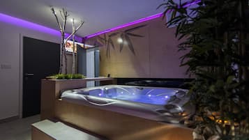 Indoor spa tub