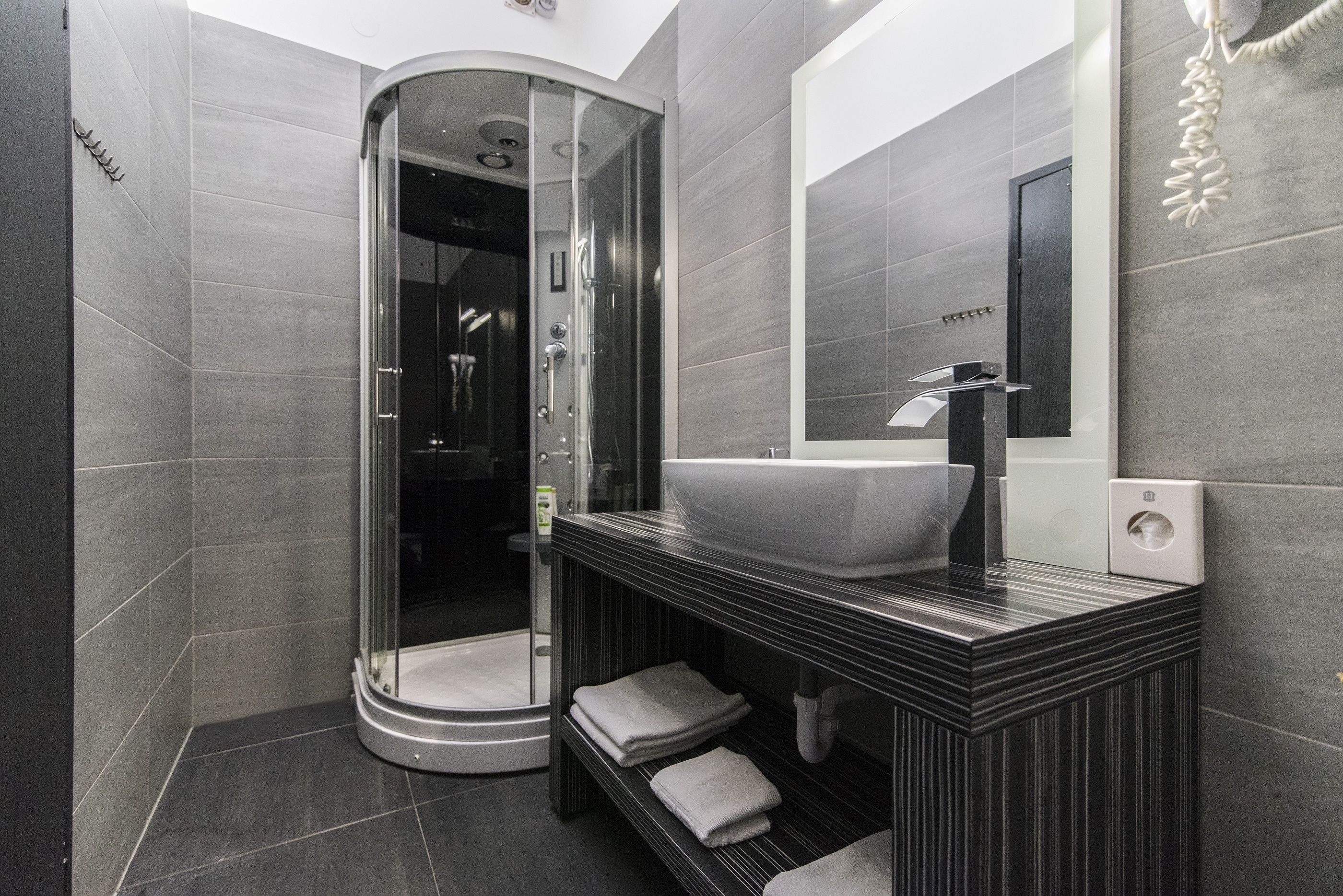 double room | bathroom | shower, free toiletries, hair dryer, towels