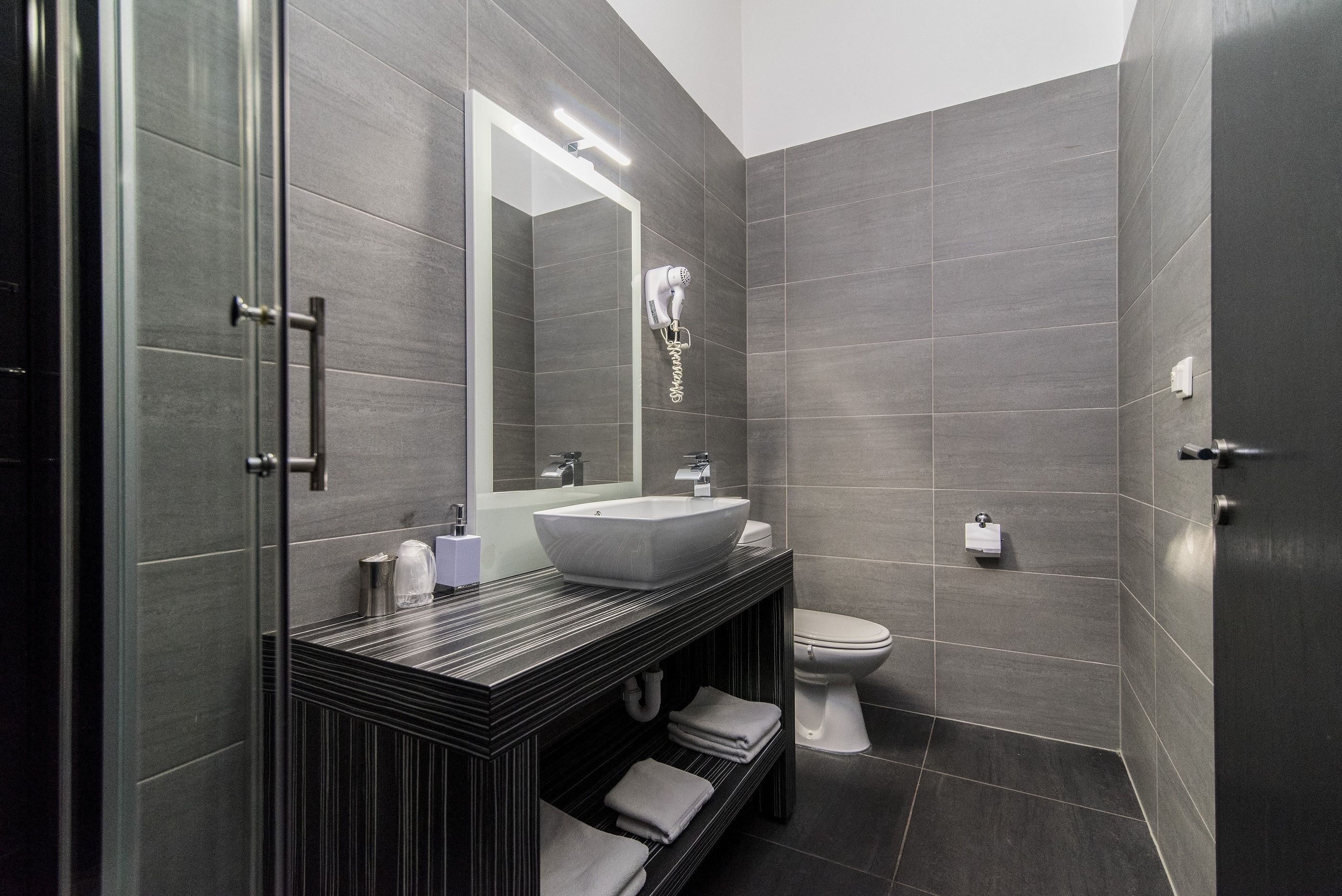 double room | bathroom | shower, free toiletries, hair dryer, towels