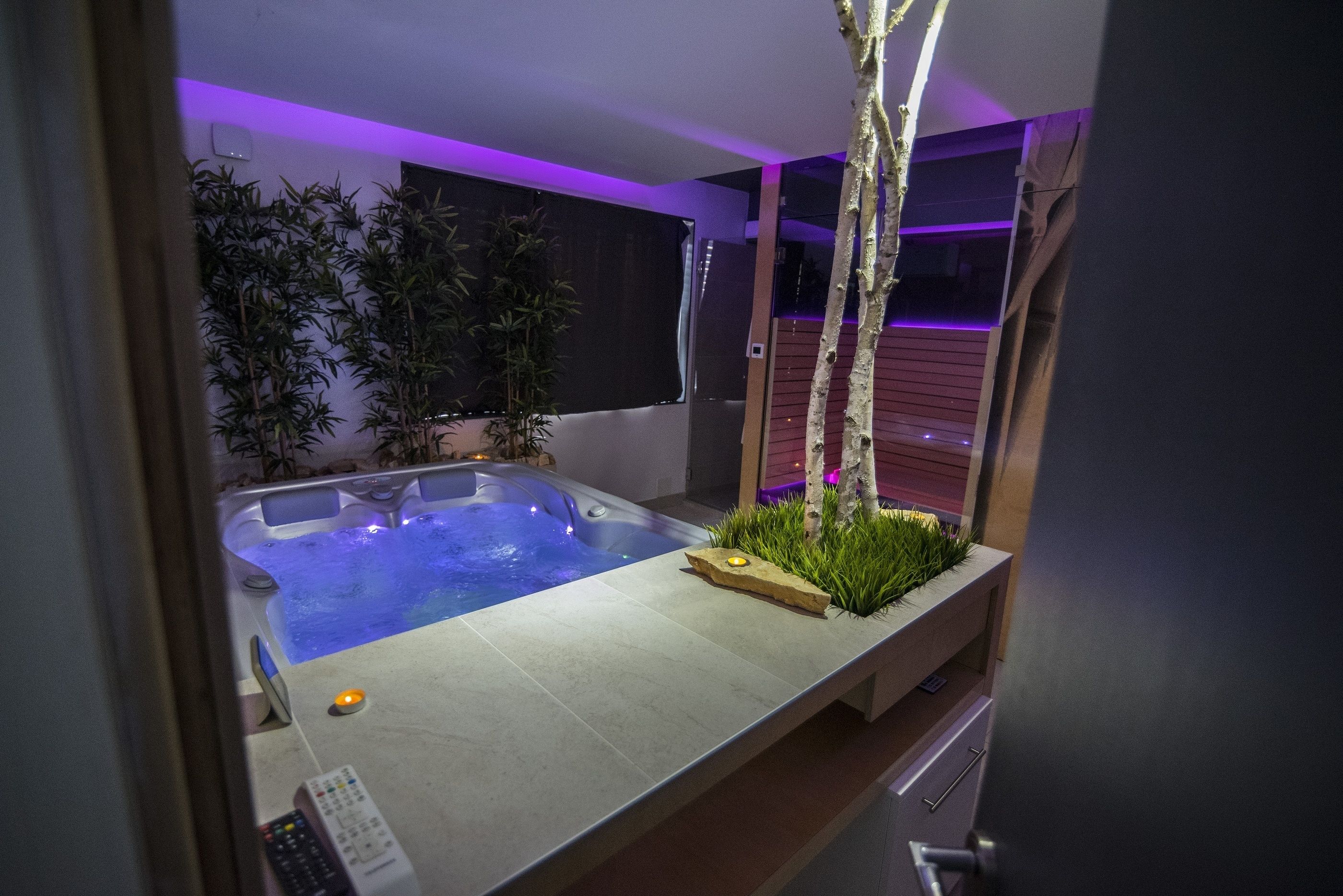 indoor spa tub