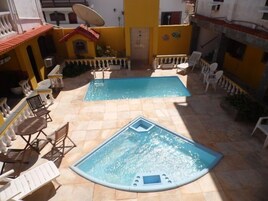 2 piscinas al aire libre