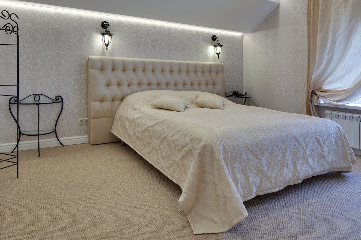 Suite, 1 habitación, hidromasaje | 1 habitación, caja de seguridad en la habitación y muebles diferentes