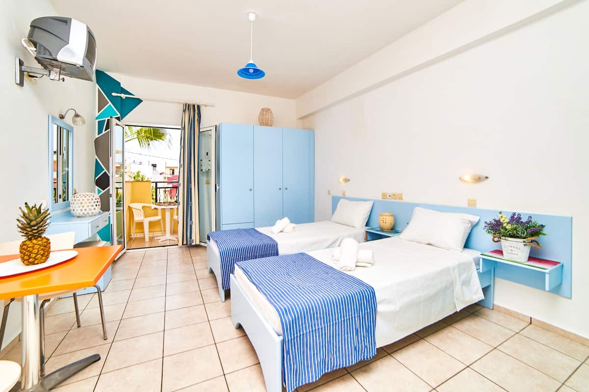 Standard Studio | 1 bedroom, in-room safe, iron/ironing board, free cribs/infant beds