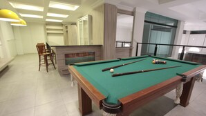 A pool table with balls, a bar area, and a seating area with chairs. - Life Hotel Torres (Torres)