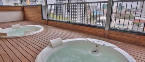 Indoor spa tub