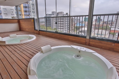 Indoor spa tub