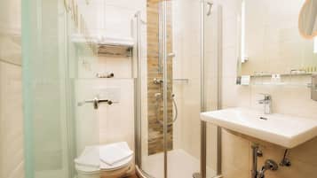 Articles de toilette gratuits, sĂšche-cheveux, peignoirs