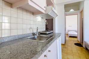 Apartment, 1 Bedroom | Private kitchenette