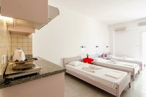 Estudio estándar (Triple) | Caja de seguridad en la habitación, cunas gratuitas y wifi 