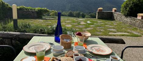 Päivittäinen paikallinen aamiainen maksusta