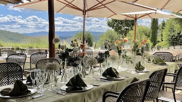 Lunch, dinner served; Italian cuisine, garden views