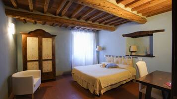 Habitación Confort | Escritorio, wifi gratis, ropa de cama