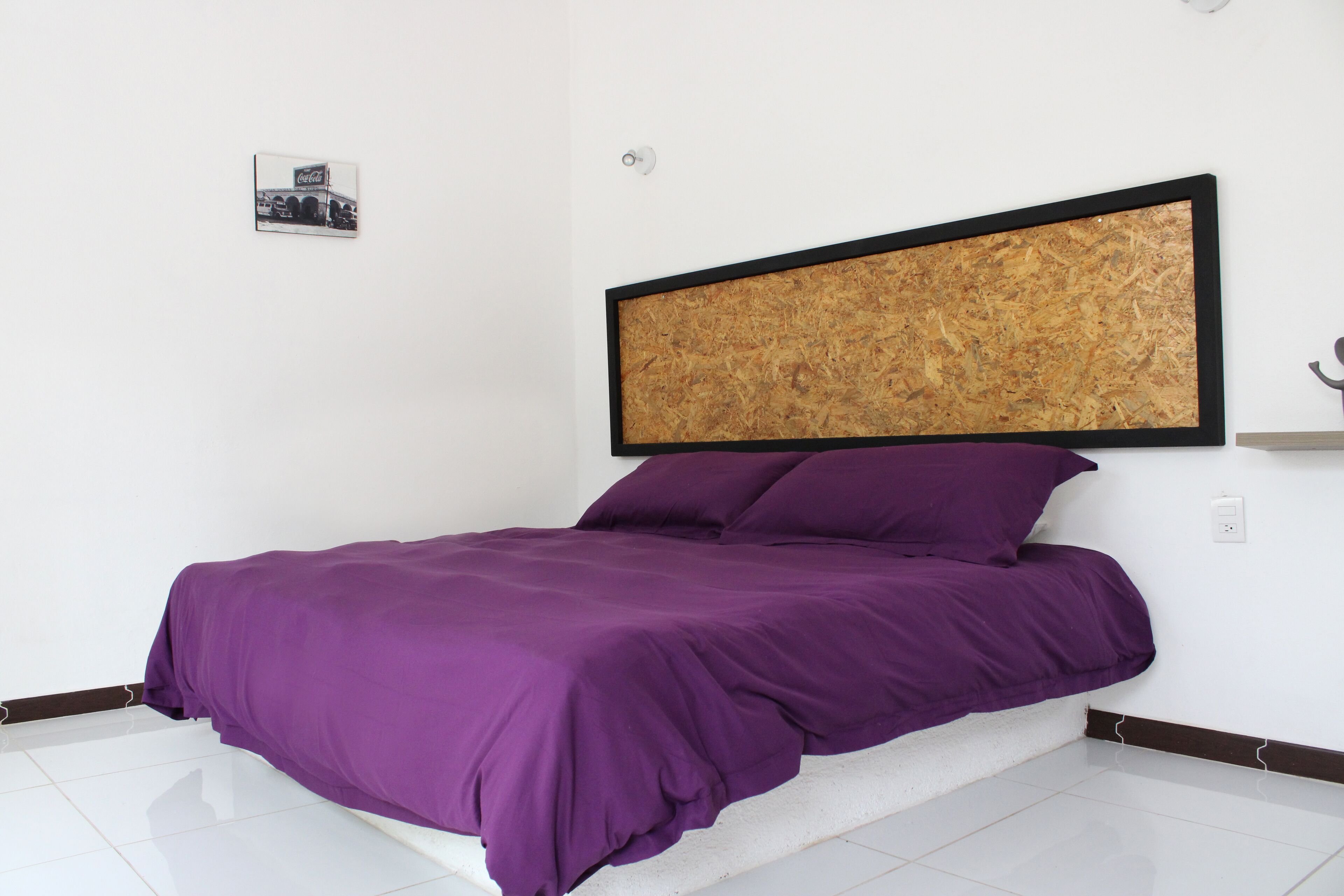 Cubrecamas, sistema de insonorización, wifi gratis y ropa de cama 