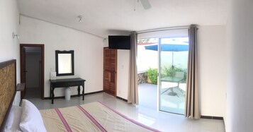 高级双人房, 1 张特大床, 花园 | 羽绒被、隔音、免费 WiFi、床单