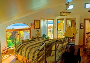 Nature Sanctuary Villa Estate with 4 Queen Beds | Balcony view - Cayuga Lake Inn Ithaca Hotel Alt  (Lansing)