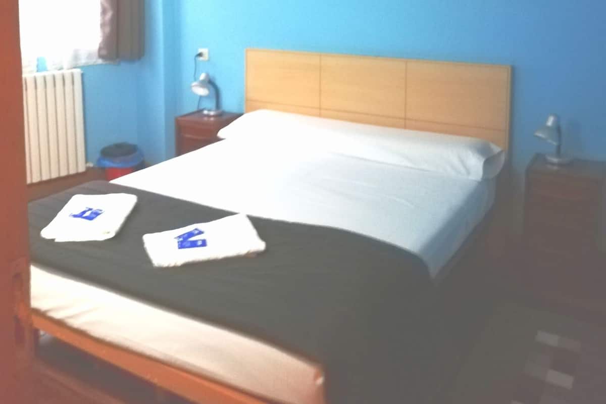 Habitación doble superior (nº 9) | Caja de seguridad en la habitación, wifi gratis y ropa de cama