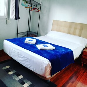 Economy Double Room, Accessible (nº 1) | In-room safe, free WiFi, bed sheets - Pensión Txoko-Maitea (Urnieta)