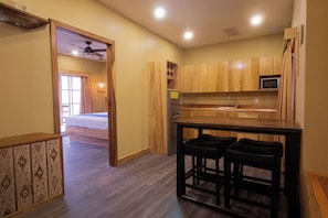 Deluxe Suite, 1 Bedroom | Private kitchen | Microwave