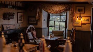 Lunch and dinner served, British cuisine