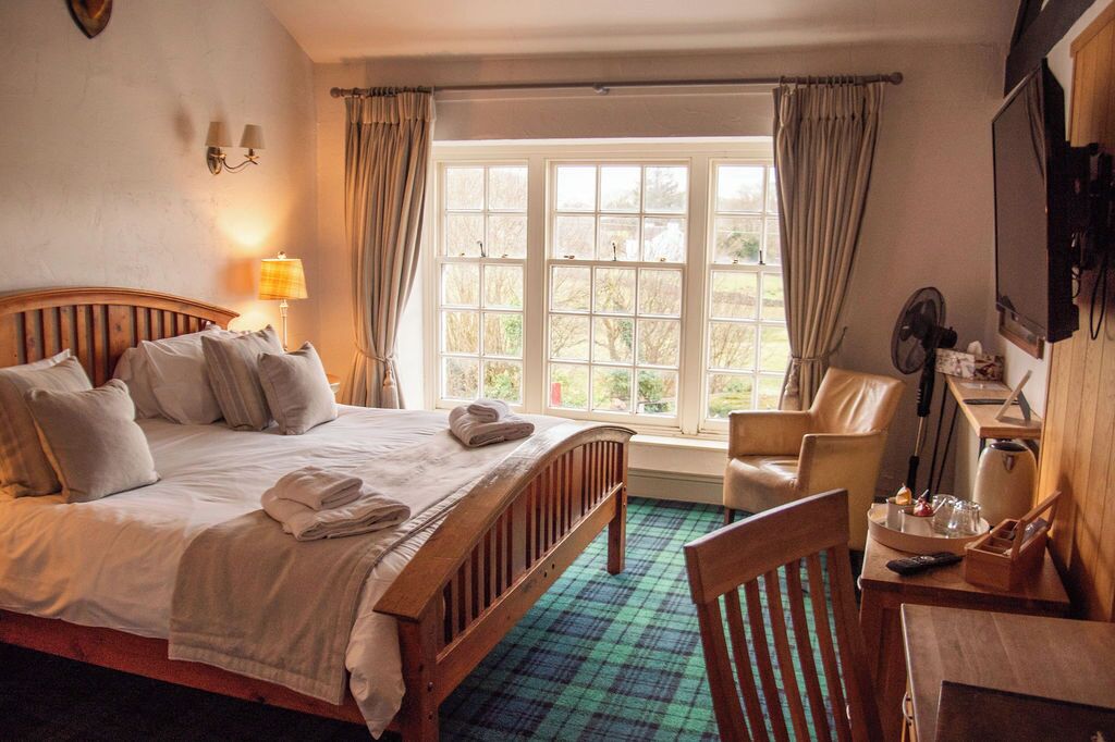 Internal King Room | Individually decorated, individually furnished, iron/ironing board