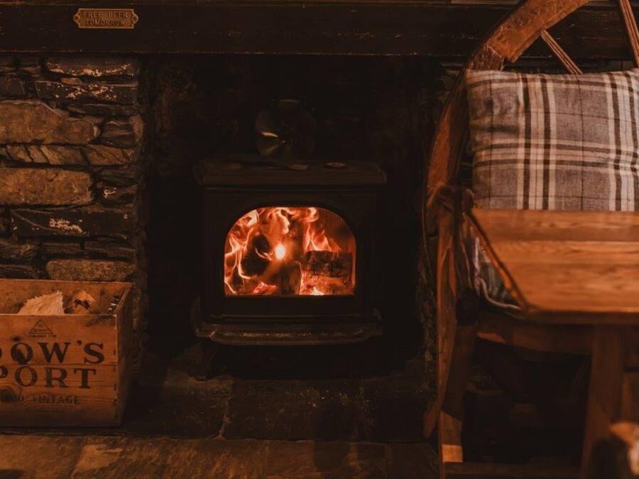 Lunch and dinner served, British cuisine