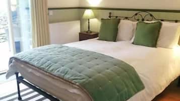 Dog Friendly External King Room | Individually decorated, individually furnished, iron/ironing board