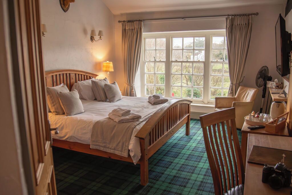 Internal King Room | Individually decorated, individually furnished, iron/ironing board