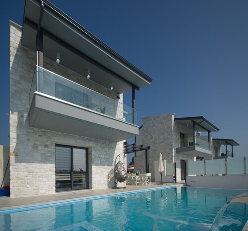 White Pearl Luxury Villas