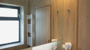 Deluxe Villa, 5 Bedrooms, Private Pool | Bathroom | Hair dryer, slippers, towels, shampoo