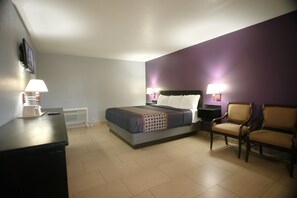 Työpöytä, silitysrauta/-lauta, ilmainen Wi-Fi, vuodevaatteet