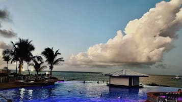 3 piscinas externas, guarda-sóis, espreguiçadeiras