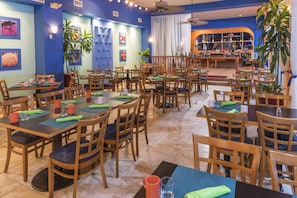 2 restaurants, breakfast, lunch, dinner served; international cuisine