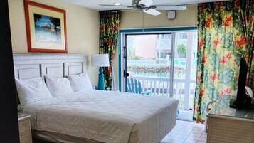 Studio Suite, 1 Queen Bed, Kitchen, Poolside | 1 bedroom, premium bedding, in-room safe, iron/ironing board