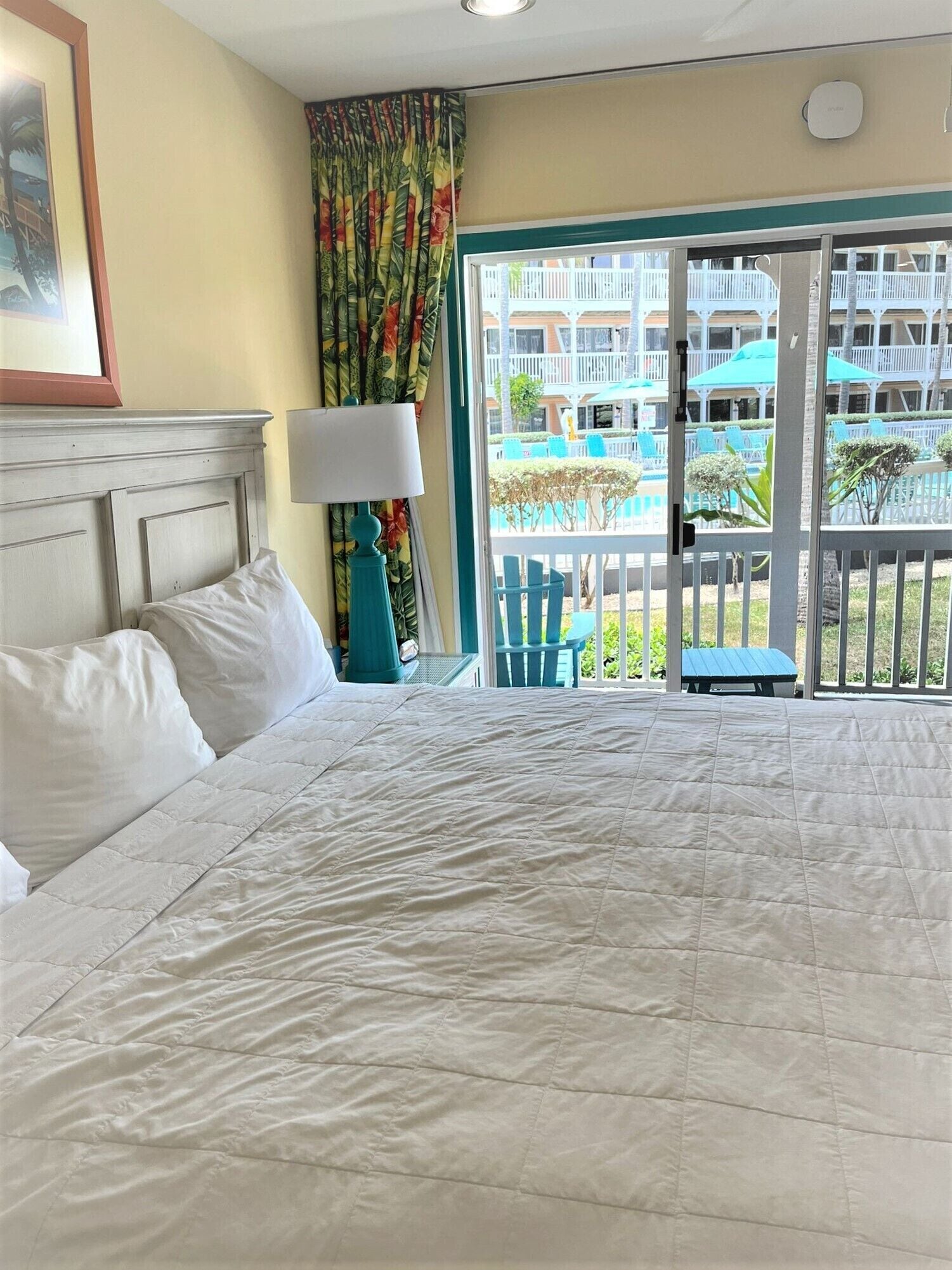 Studio Suite, 1 Tempat Tidur Queen, dapur, di pinggir kolam renang | Area keluarga | TV layar datar