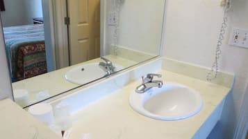 Camera Standard, 1 letto king | Lavandino